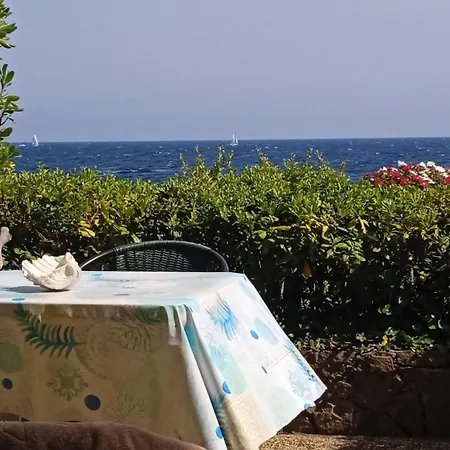 Pieds Dans L'eau Saint-Raphael (Var)